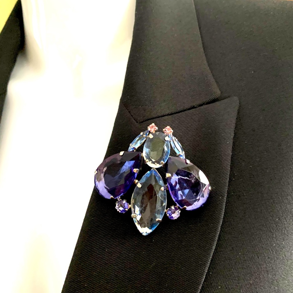Blue & purple crystal glass fly pattern brooch pin
